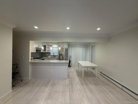 Photo of 32 Montana Court, Syosset, NY 11791 (MLS # 968023)