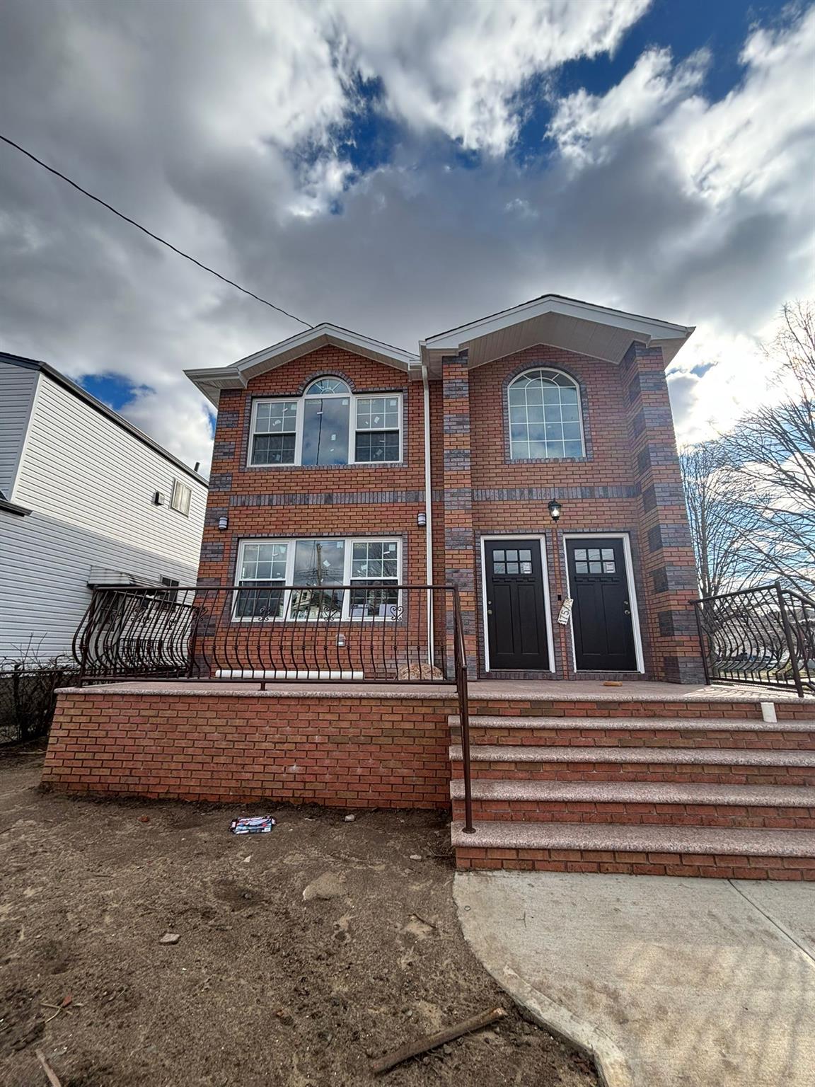 145 Drive, Jamaica, Queens, NY - 6 Bedrooms  
5 Bathrooms - 