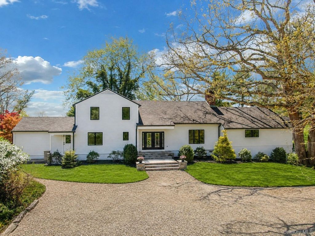 Photo of 380 Cross River Road, Katonah, NY 10536 (MLS # 995540)