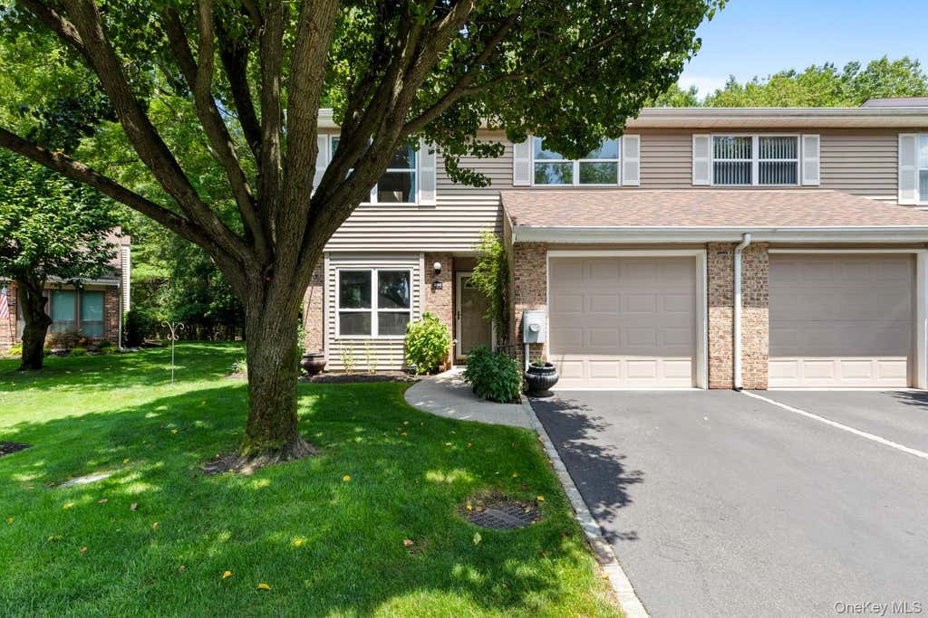 Photo of 300 Pond View Lane, Smithtown, NY 11787 (MLS # 1028158)