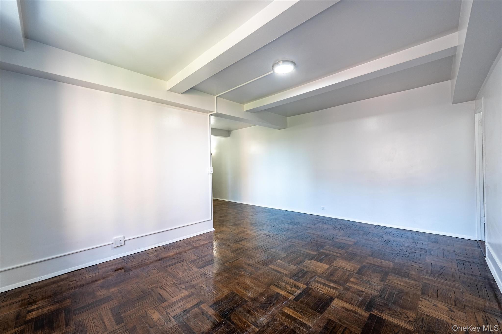 11 Metropolitan Oval 5F