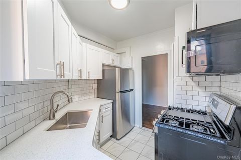 Photo of 11 Metropolitan Oval #5F, Bronx, NY 10462 (MLS # 927150)