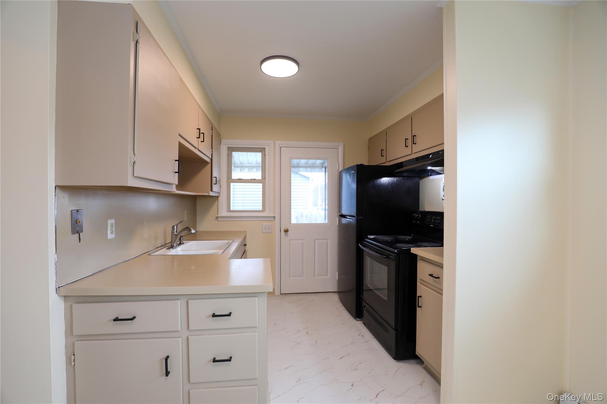 11 Mountain View Avenue