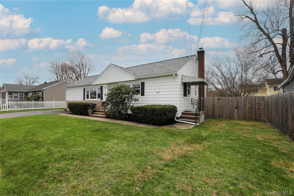 Photo of 11 Mountain View Avenue, Saugerties, NY 12477 (MLS # 980321)