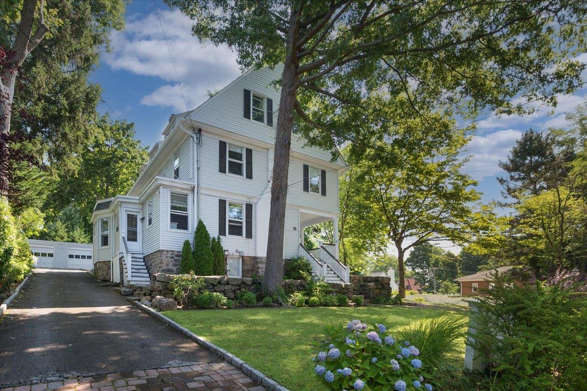Rental Property at Chatsworth Avenue 57, Larchmont, New York - Bedrooms: 3 
Bathrooms: 2 
Rooms: 7  - $8,000 MO.