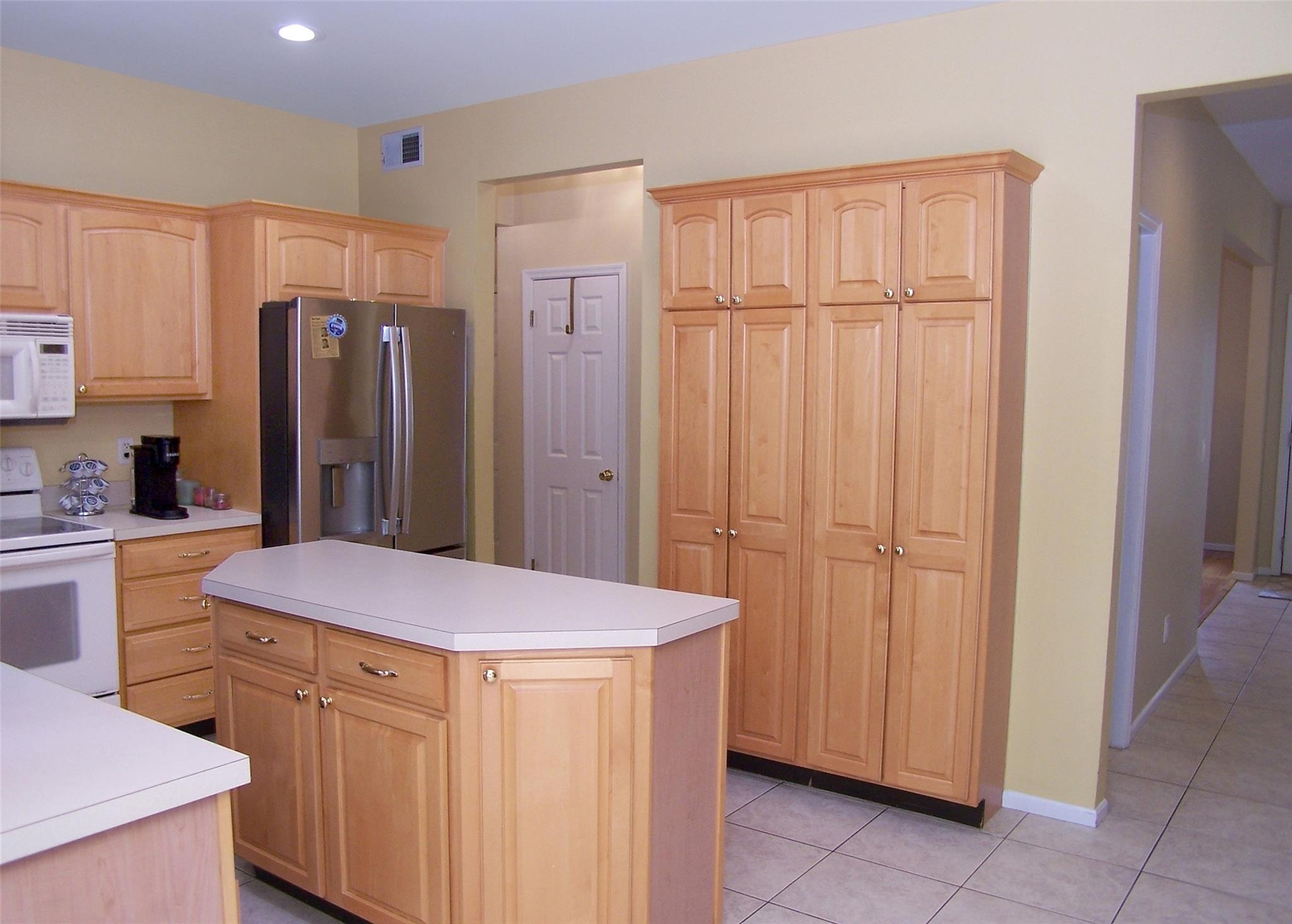 52 Summerfield Drive, Holtsville, New York image 8