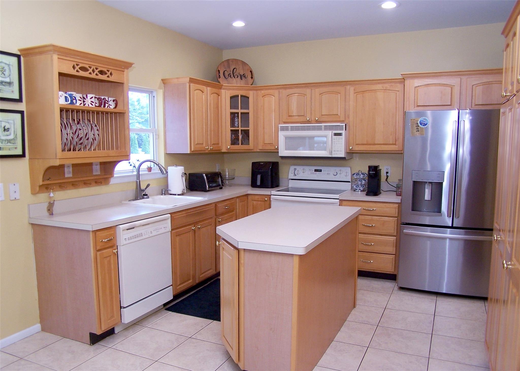 52 Summerfield Drive, Holtsville, New York image 3
