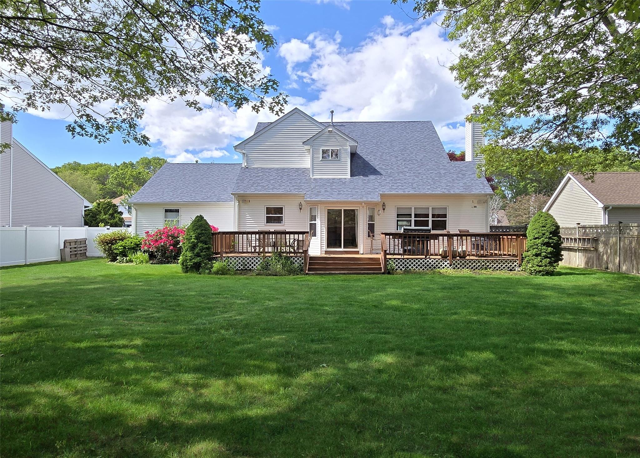 52 Summerfield Drive, Holtsville, New York image 24