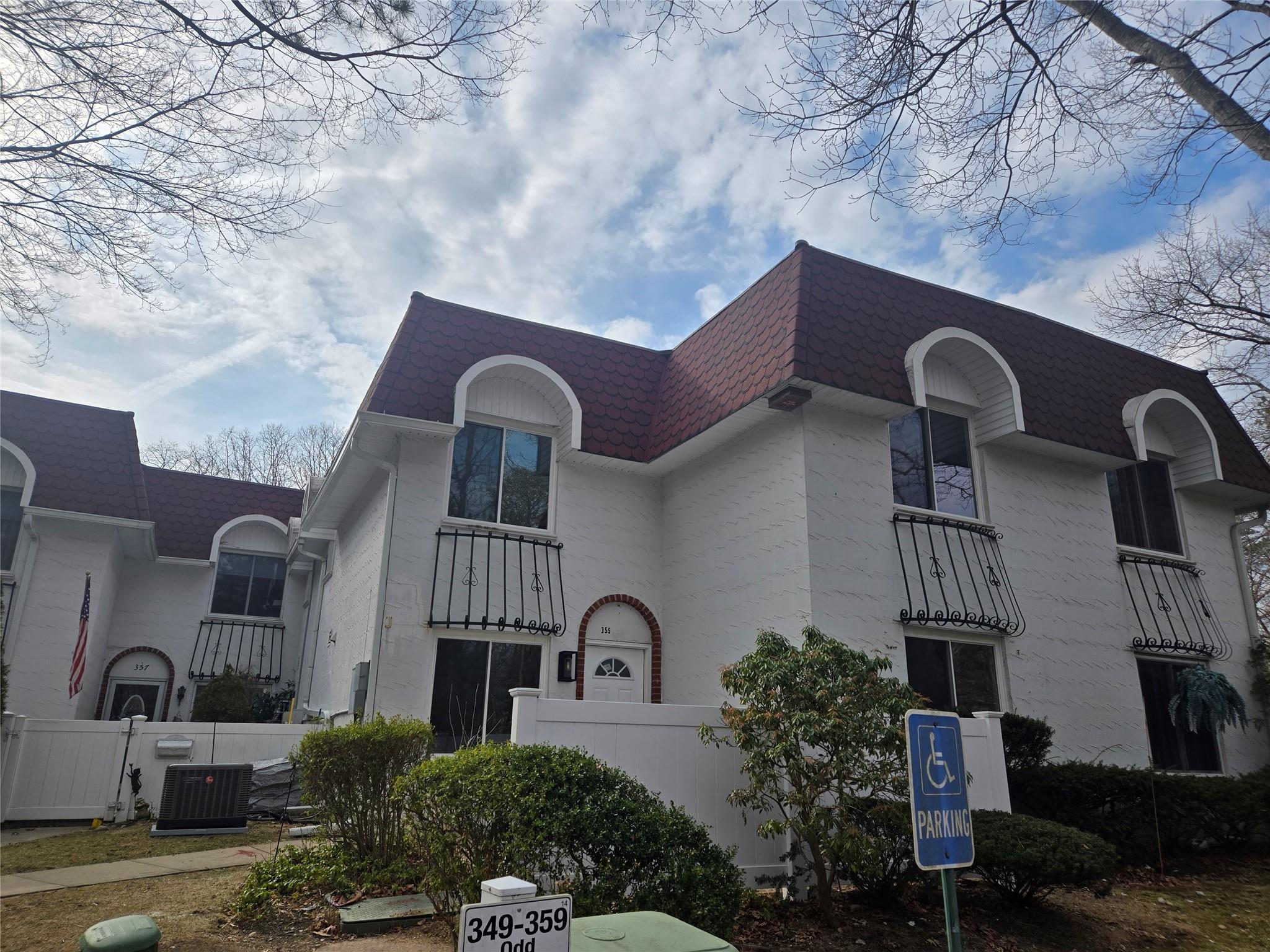 355 Birchwood Road, Medford, New York image 1
