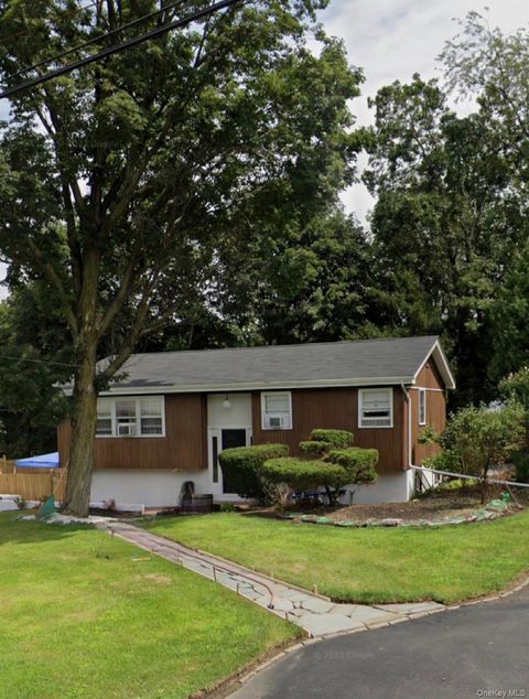 Homes For Sale - 35 Oxford Road<br/> New Windsor, NY 12553