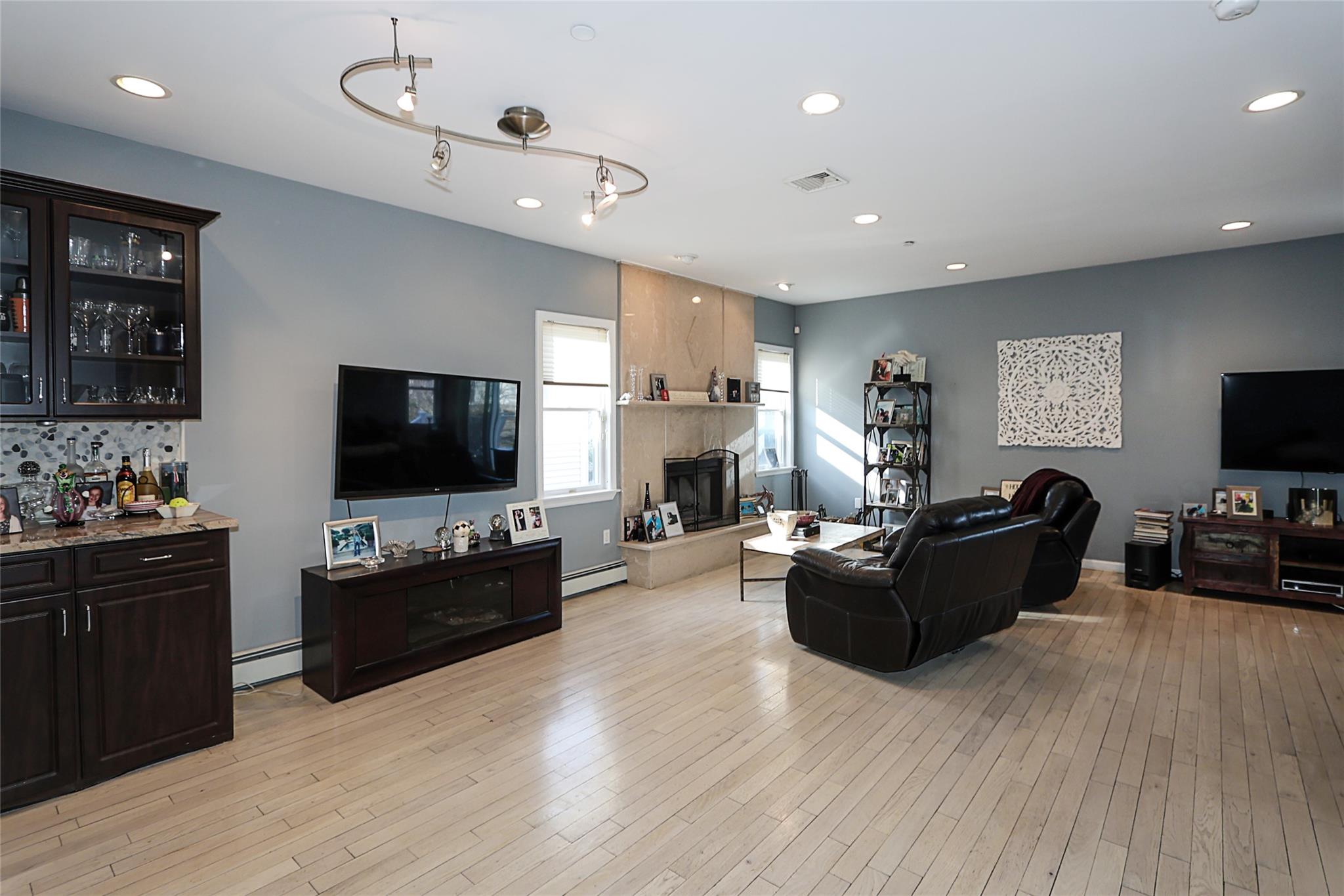 255 W Pine Street, Long Beach, New York image 21