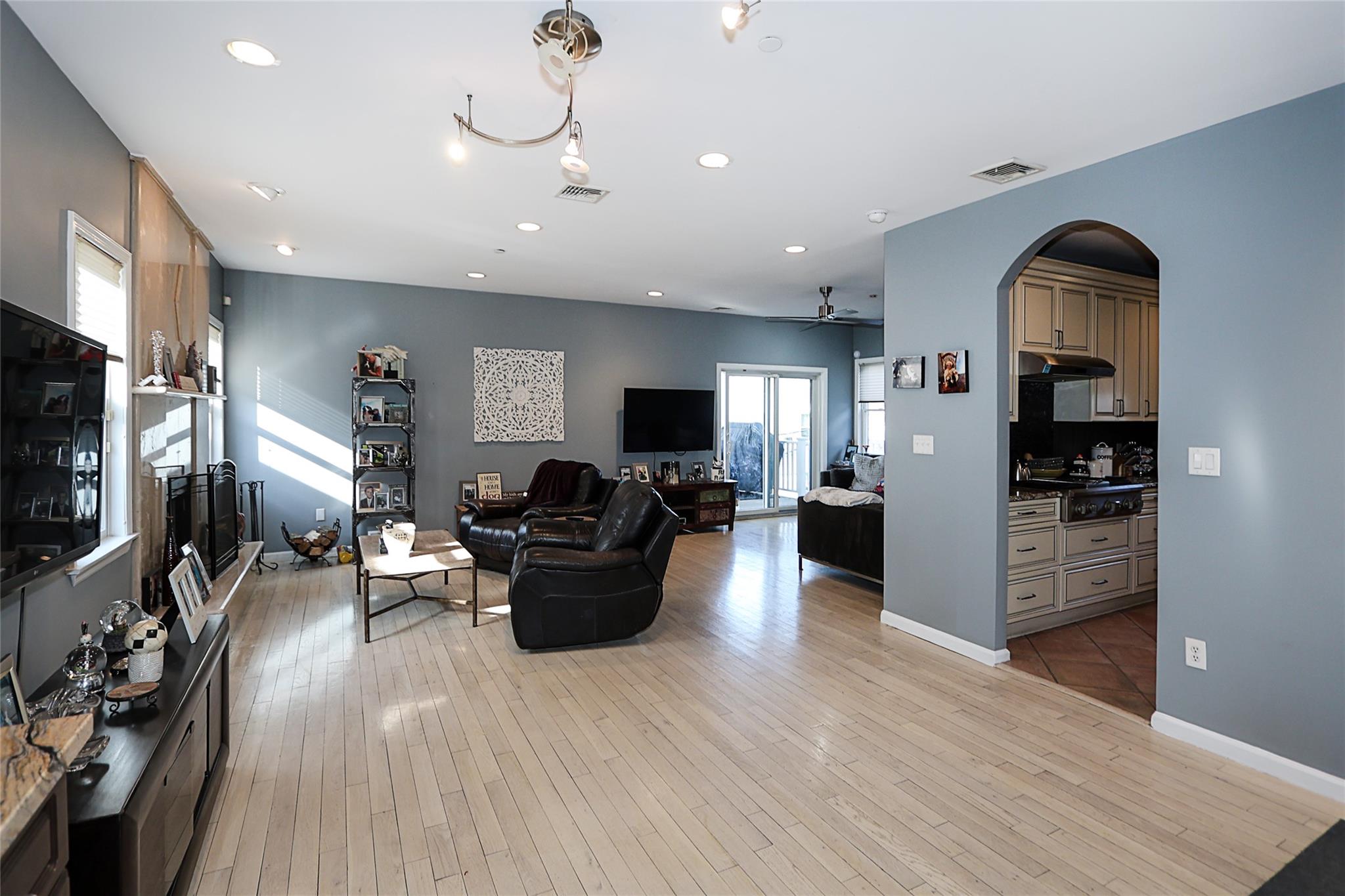 255 W Pine Street, Long Beach, New York image 20