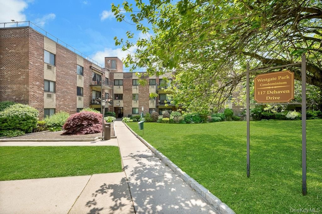 Photo of 117 De Haven Drive #153, Yonkers, NY 10703 (MLS # 994508)