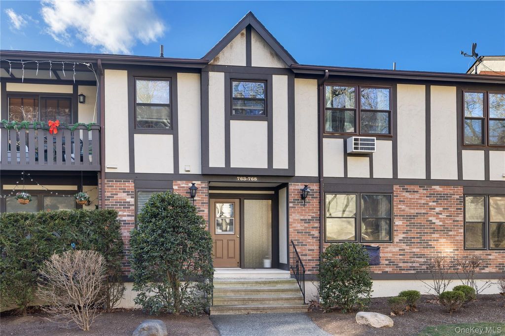 Photo of 765 Sierra Vista Lane, Valley Cottage, NY 10989 (MLS # 944122)