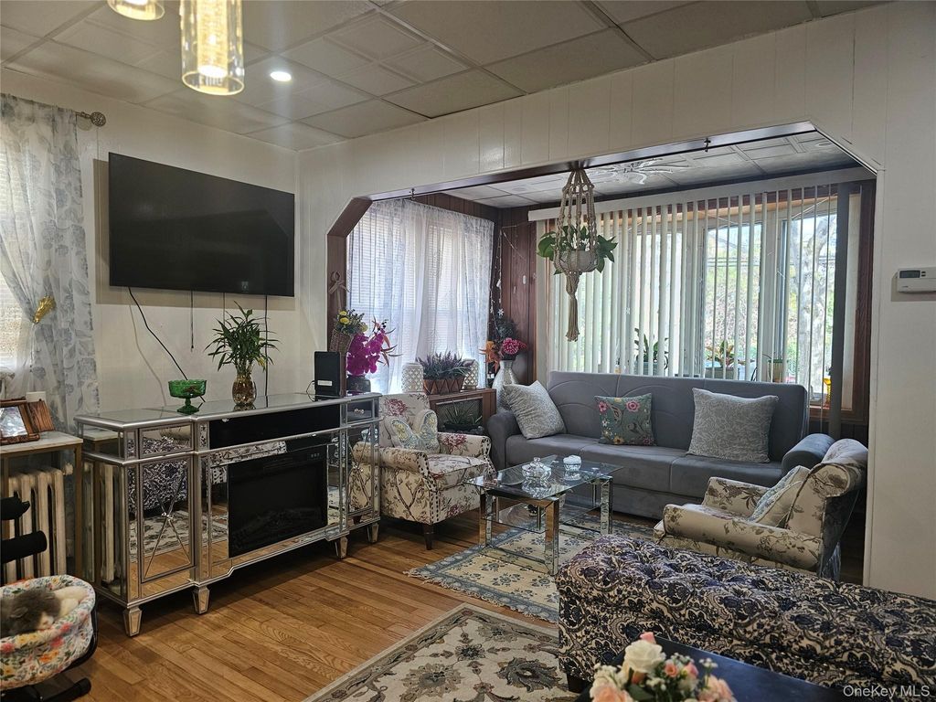 Photo of 1629 Haight Avenue, Bronx, NY 10461 (MLS # 1021416)