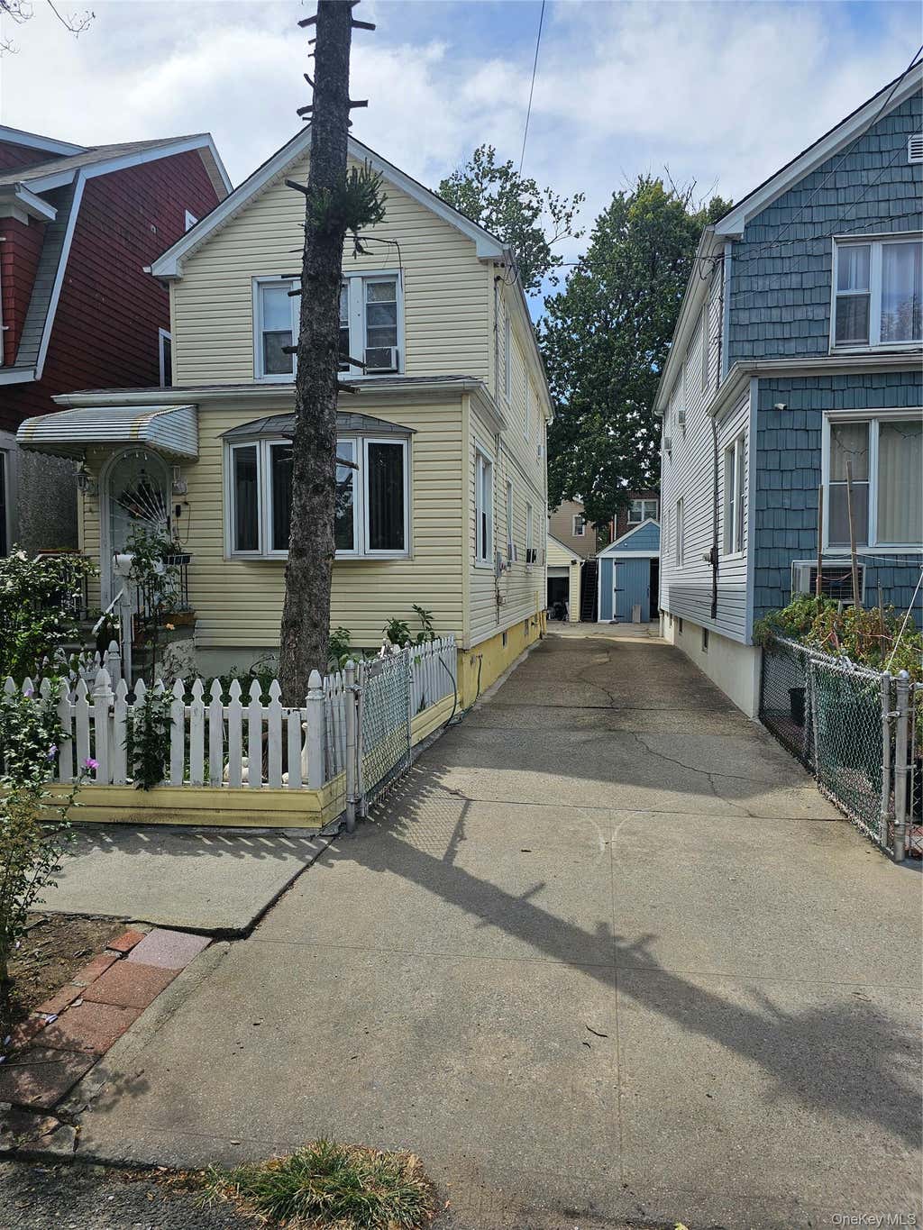 Photo of 1629 Haight Avenue, Bronx, NY 10461 (MLS # 1021416)