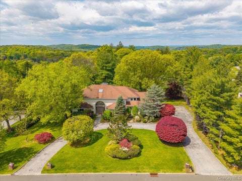 Homes For Sale - 8 Far Hill Lane<br/> Pleasantville, NY 10570
