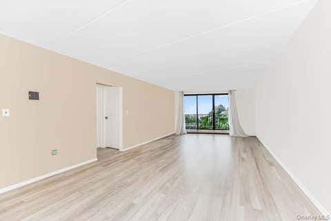 Condo For Rent - 1155 Warburton Avenue #2V<br/> Yonkers, NY 10701