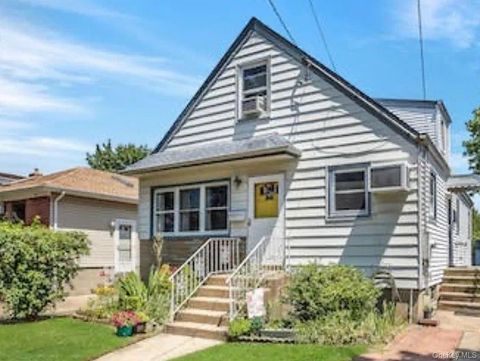 135 Casper Street Valley Stream NY 11580