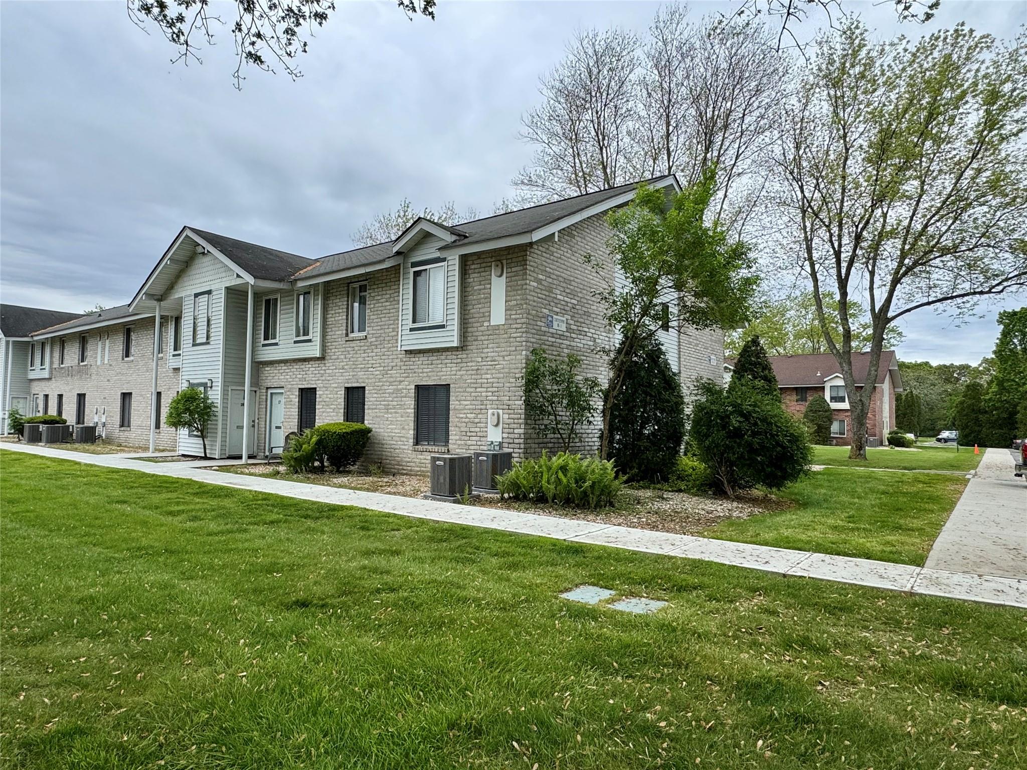 17 Cheyenne Court #C17, Coram, New York image 1
