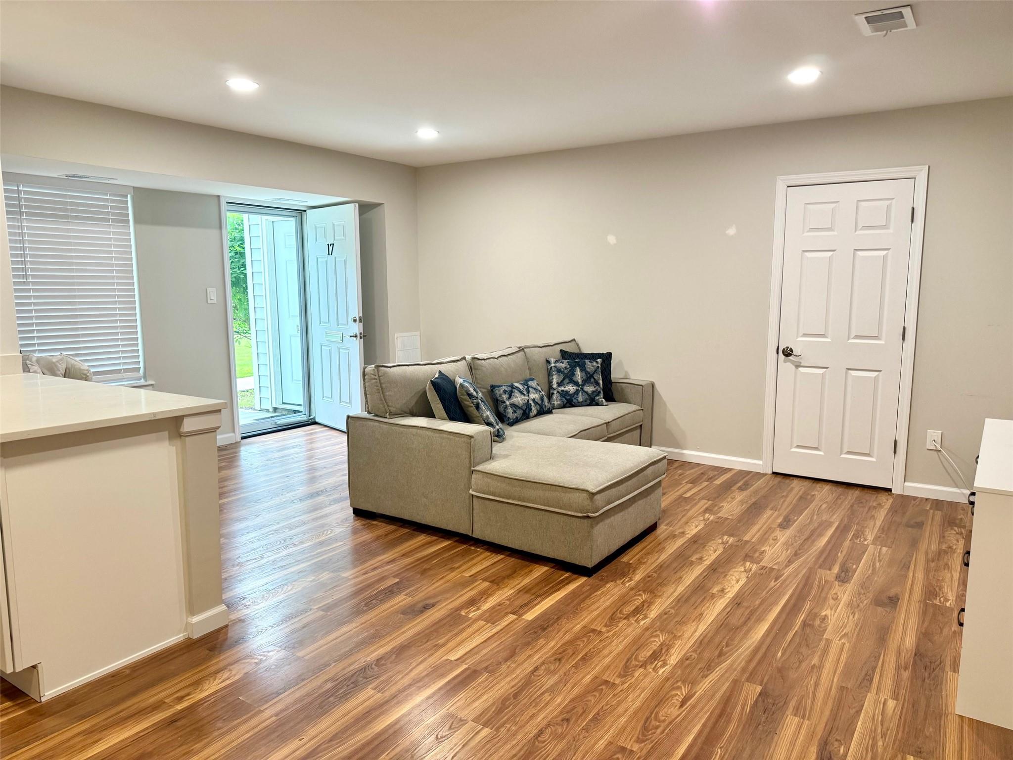 17 Cheyenne Court #C17, Coram, New York image 5