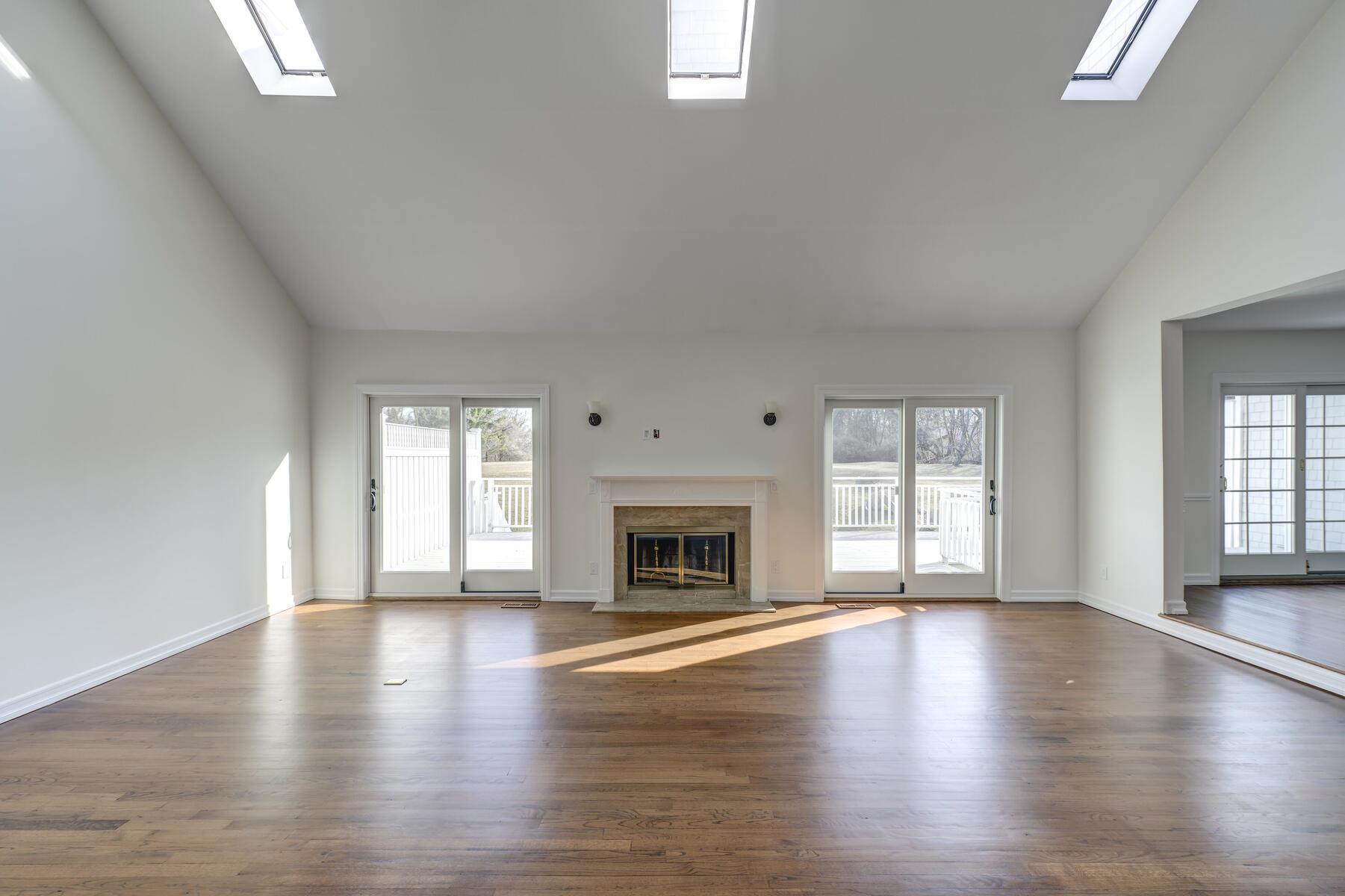 22 Beechwood Court, Glen Cove, New York image 5