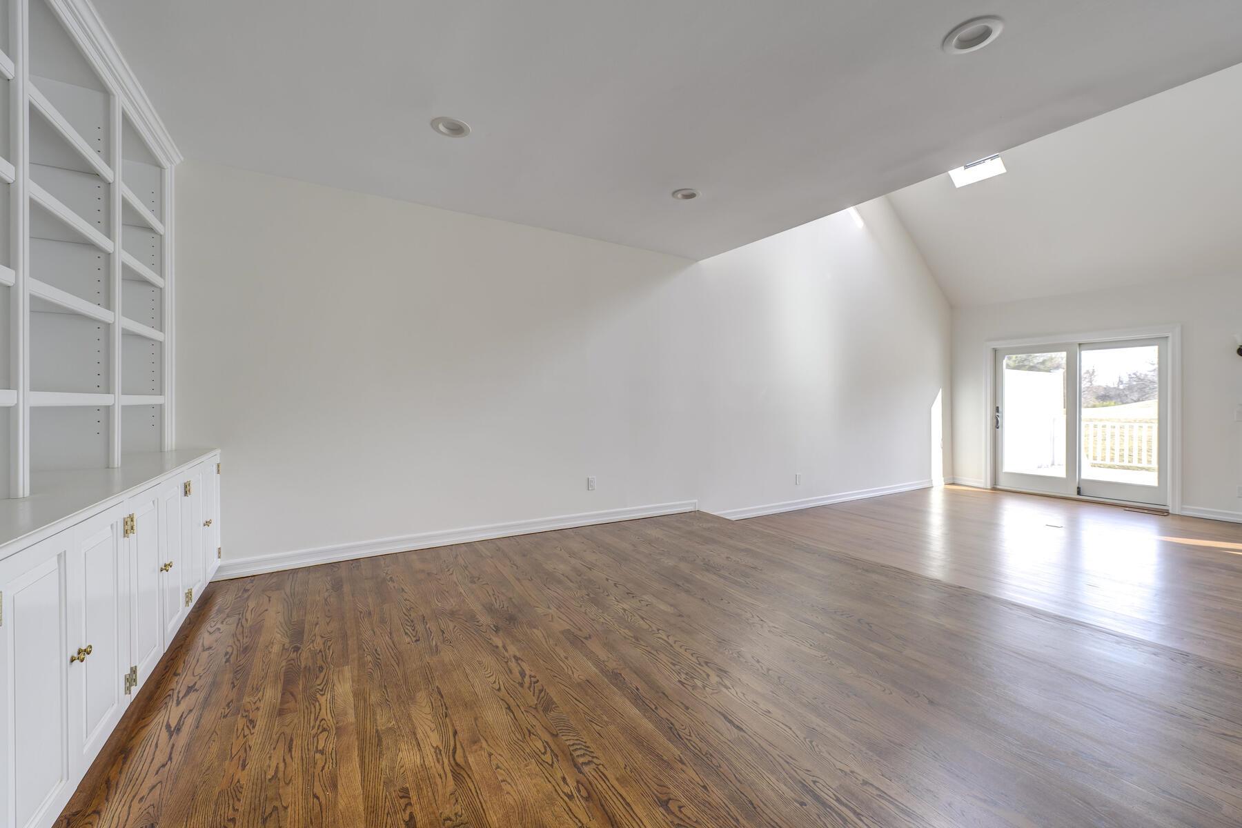 22 Beechwood Court, Glen Cove, New York image 14
