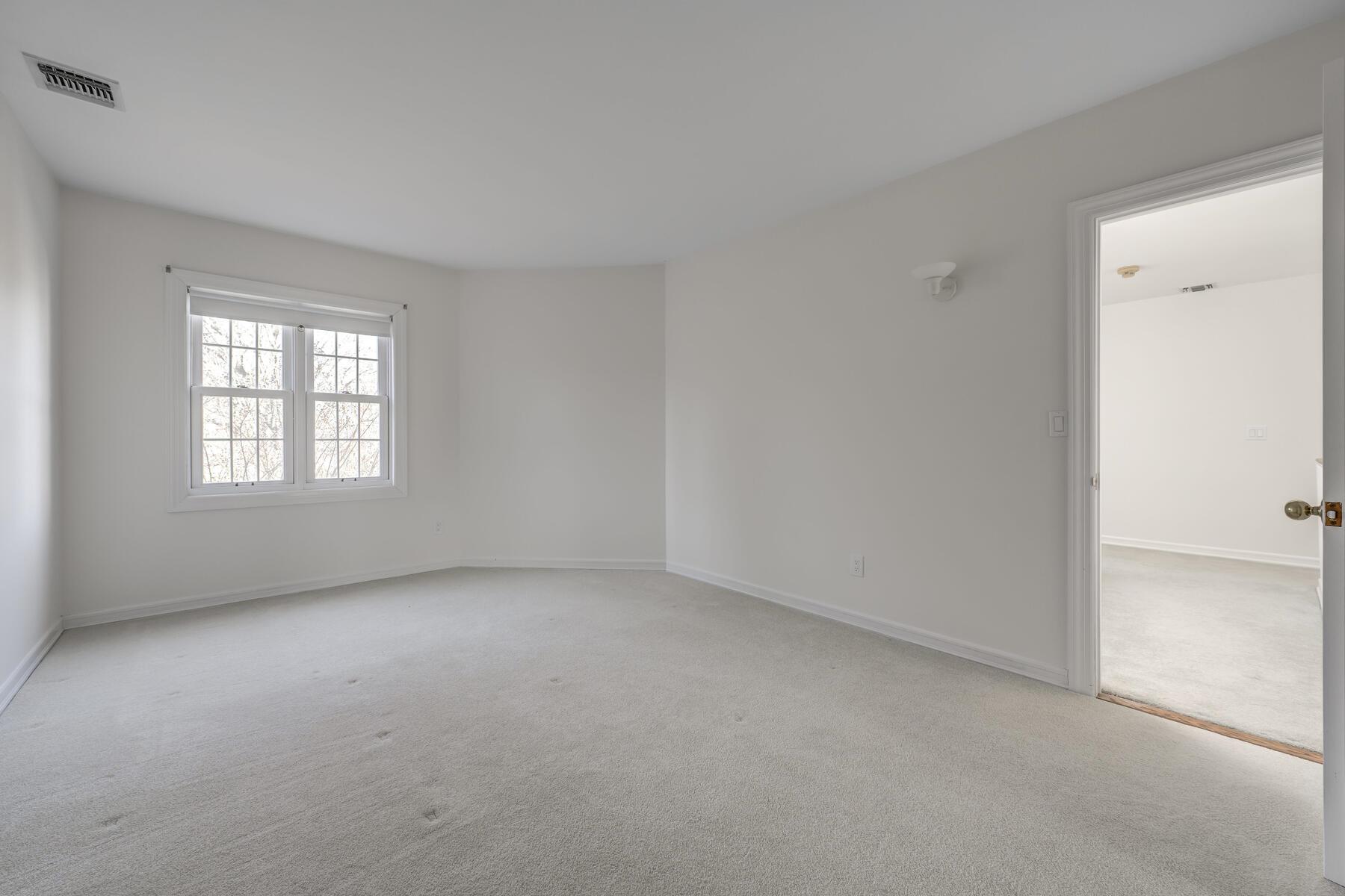 22 Beechwood Court, Glen Cove, New York image 26