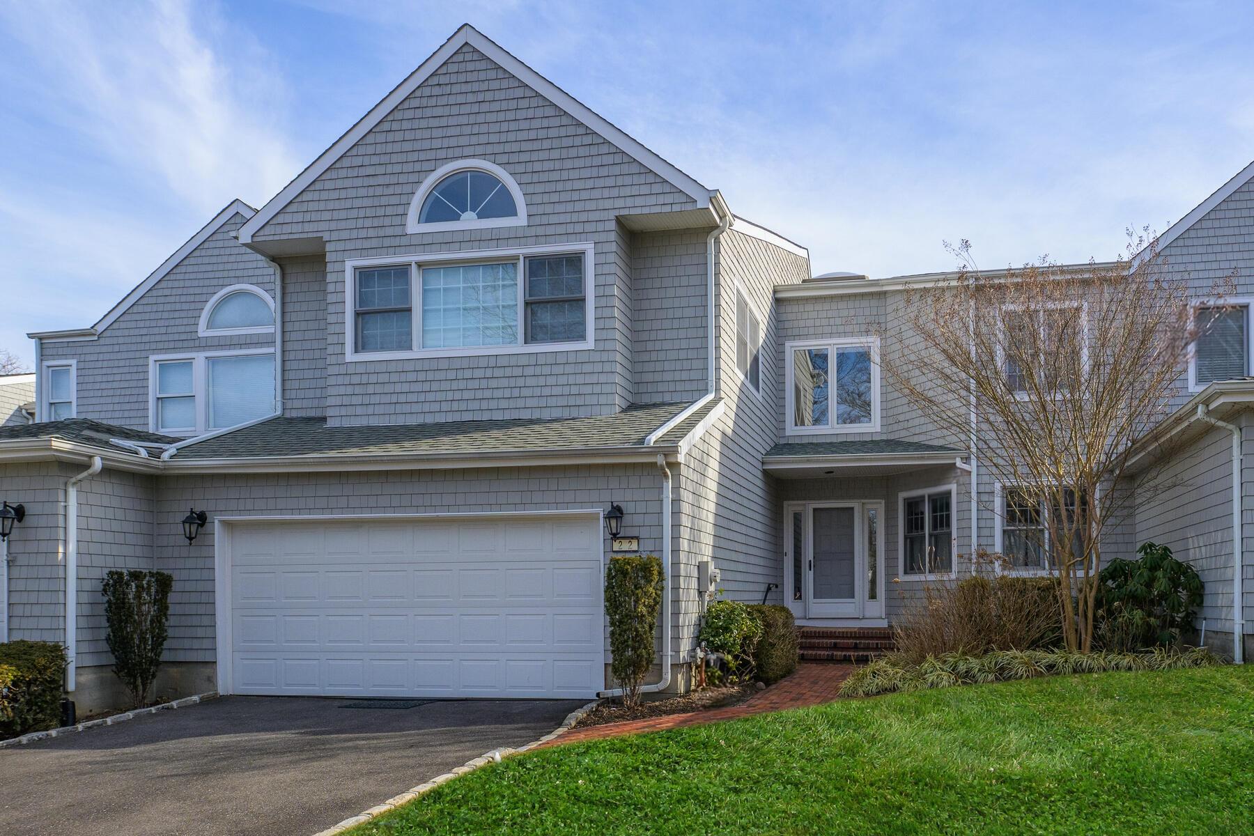22 Beechwood Court, Glen Cove, New York image 1