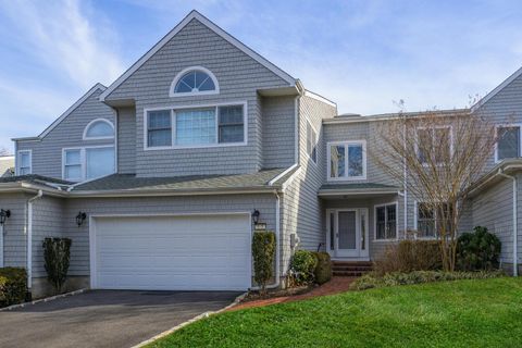 22 Beechwood Court, Glen Cove, NY 11542 - MLS#: 831336