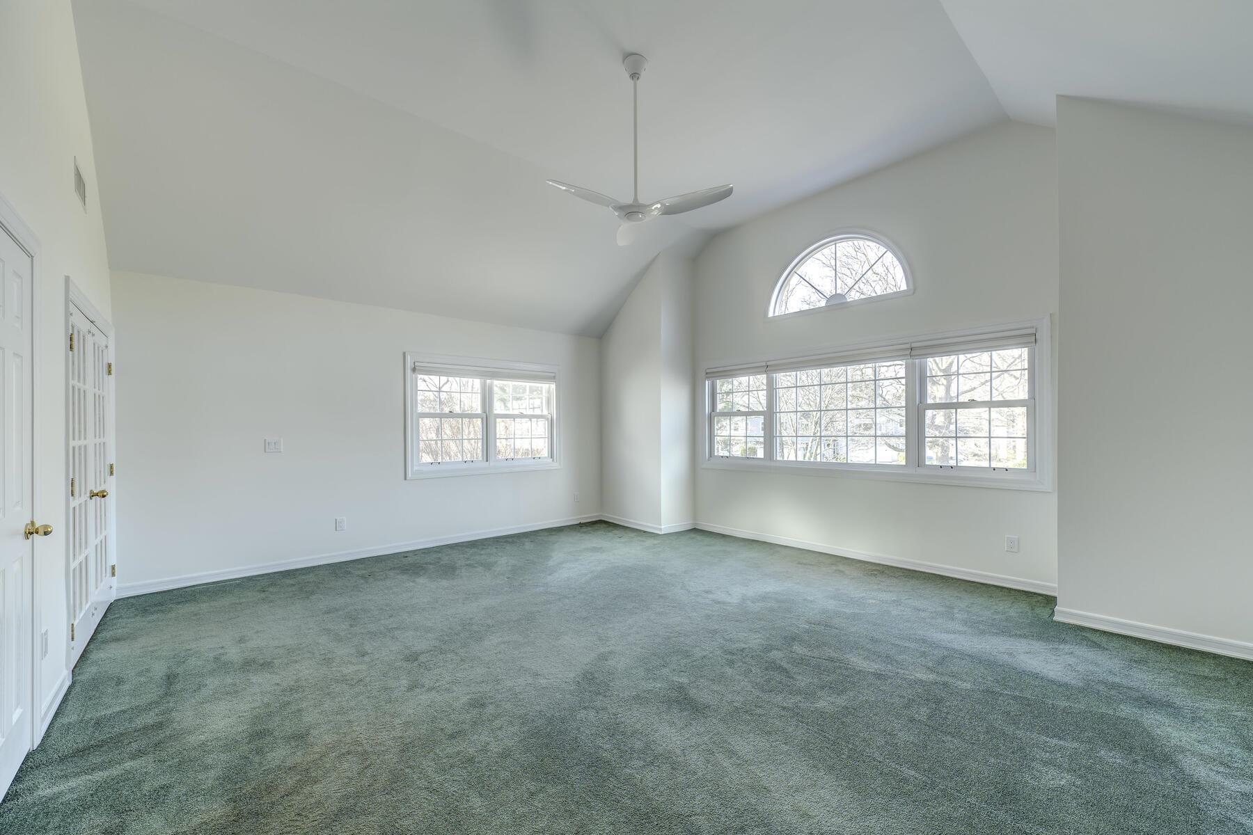 22 Beechwood Court, Glen Cove, New York image 20