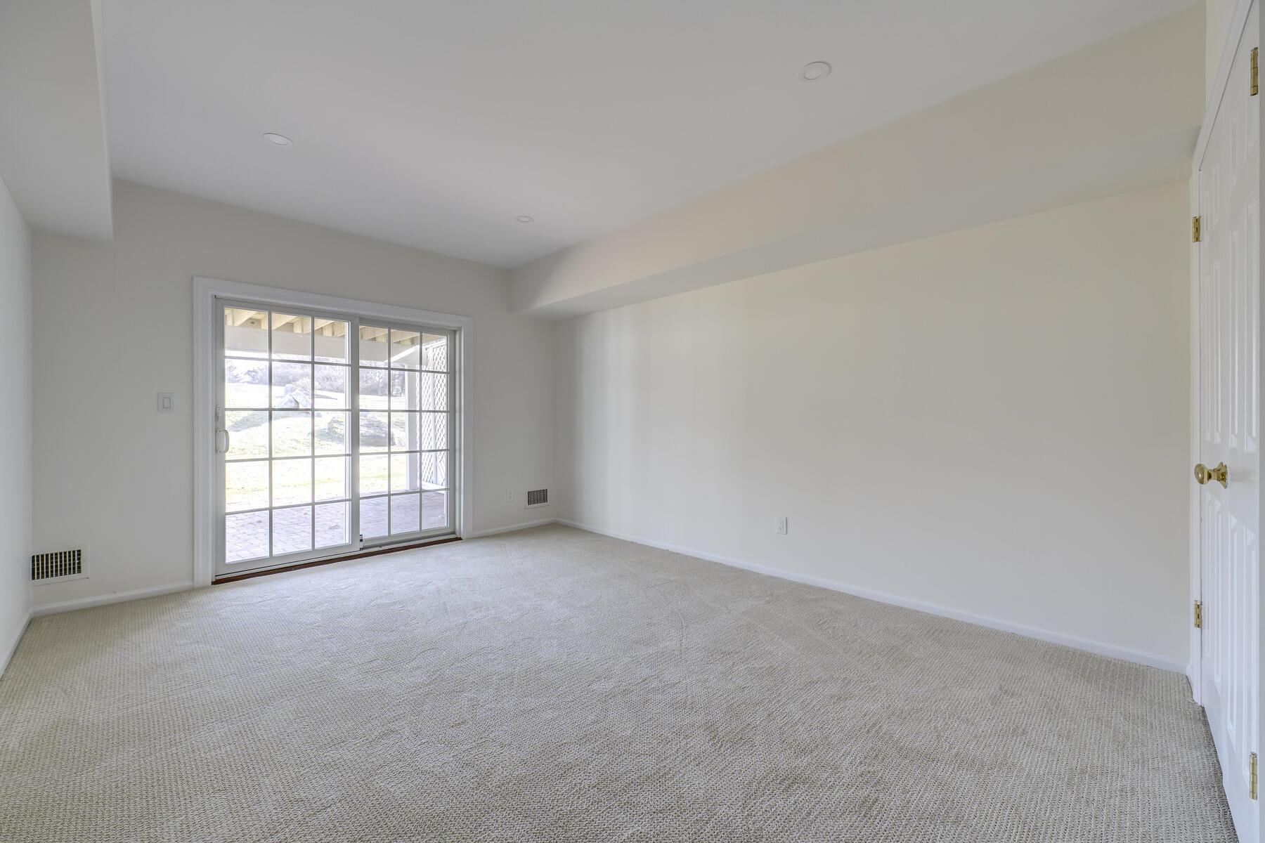 22 Beechwood Court, Glen Cove, New York image 29