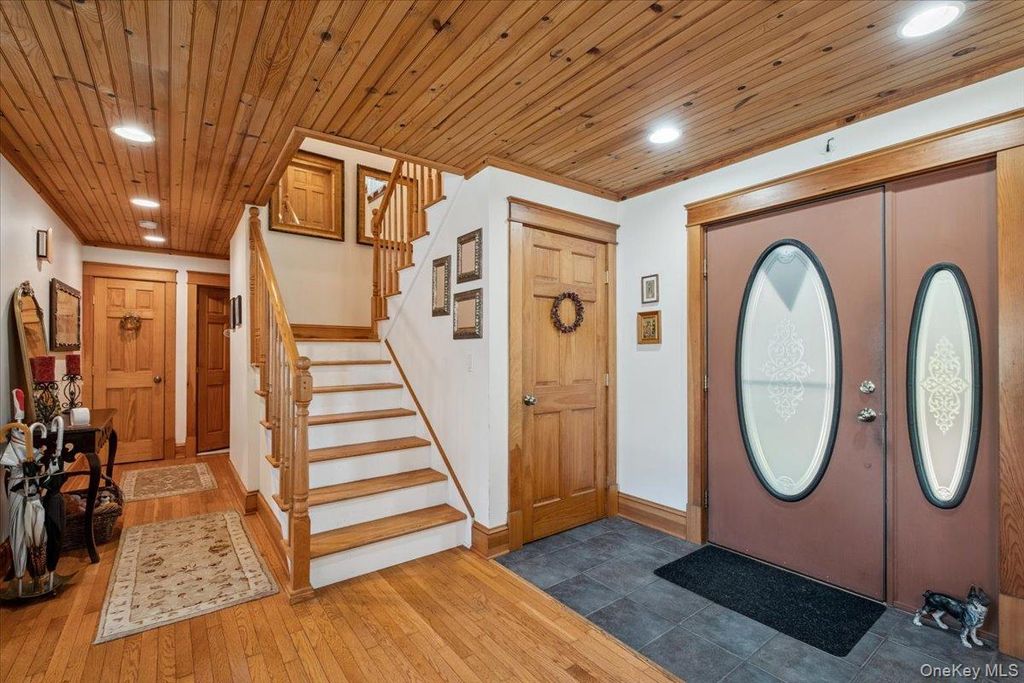 Photo of 342 Lake Shore Road, Putnam Valley, NY 10579 (MLS # 949532)