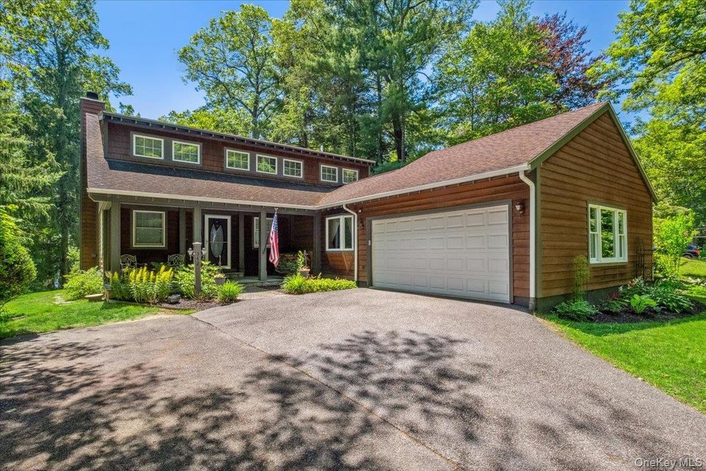 Photo of 342 Lake Shore Road, Putnam Valley, NY 10579 (MLS # 949532)
