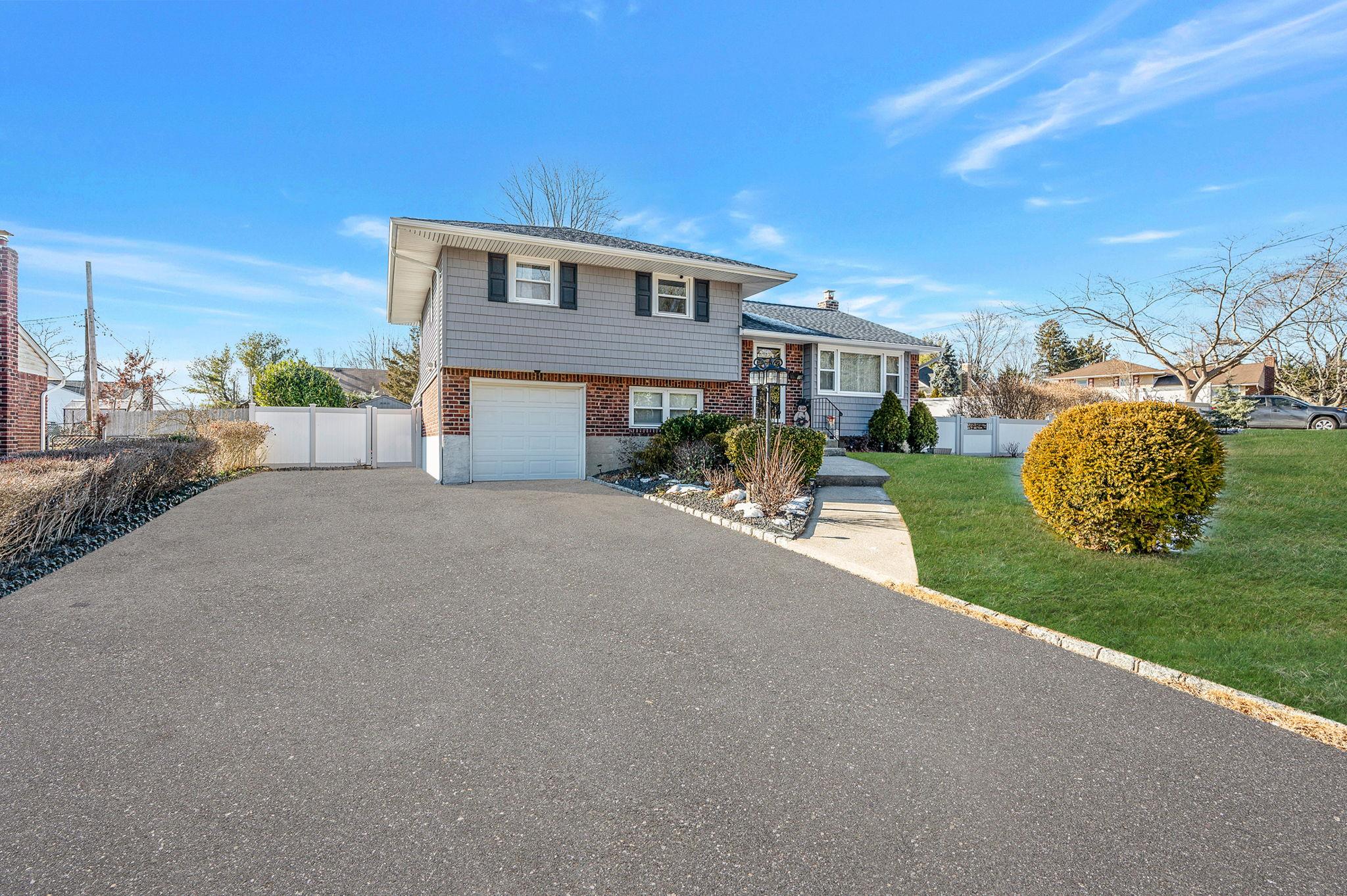 10 Kings Park Road, Commack, New York image 3