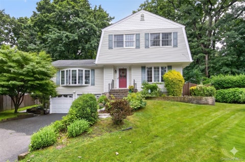 Homes For Sale - 8 Tuscan Court<br/> Huntington, NY 11746