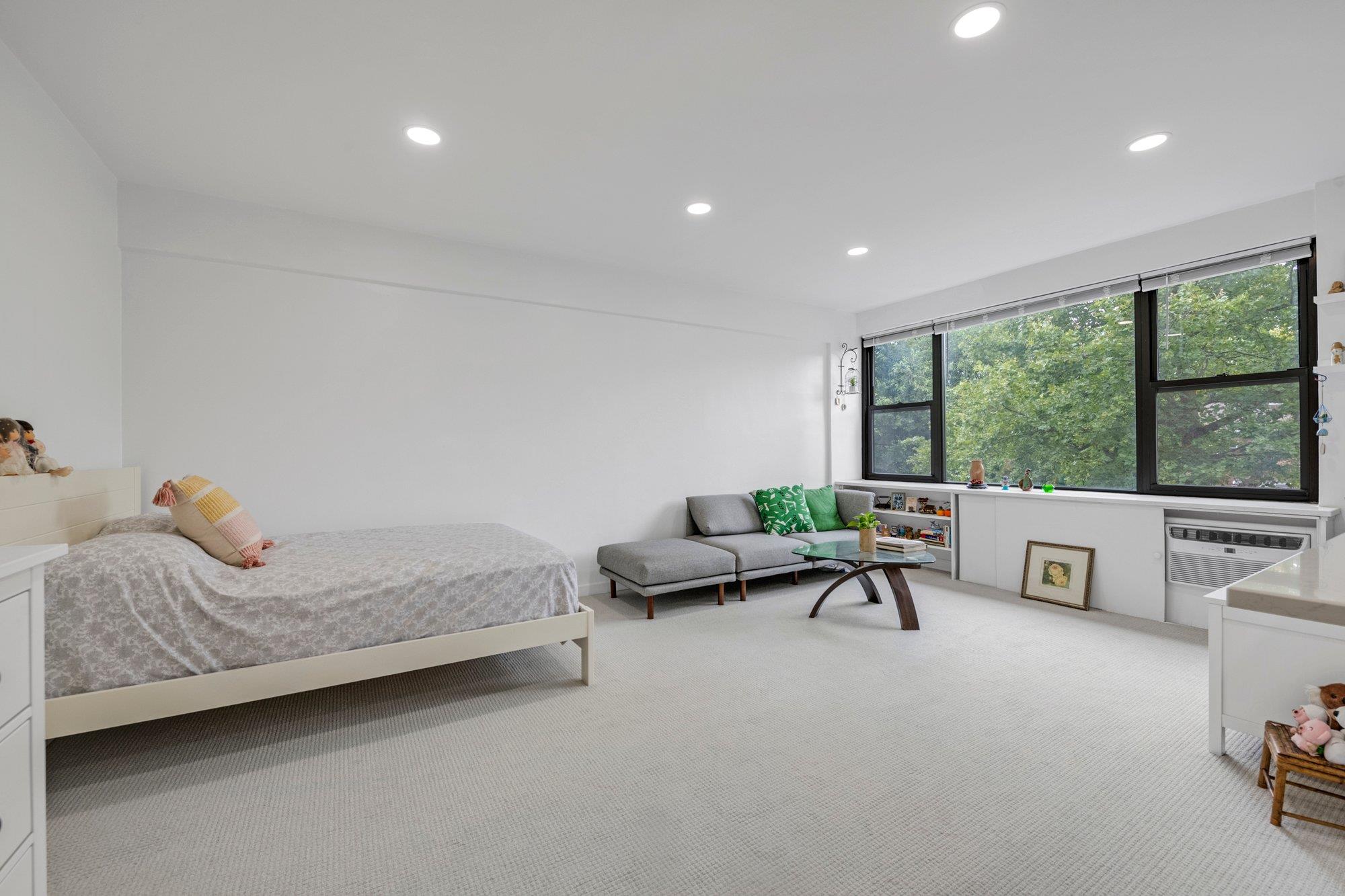 15 Hillpark Avenue 2-O