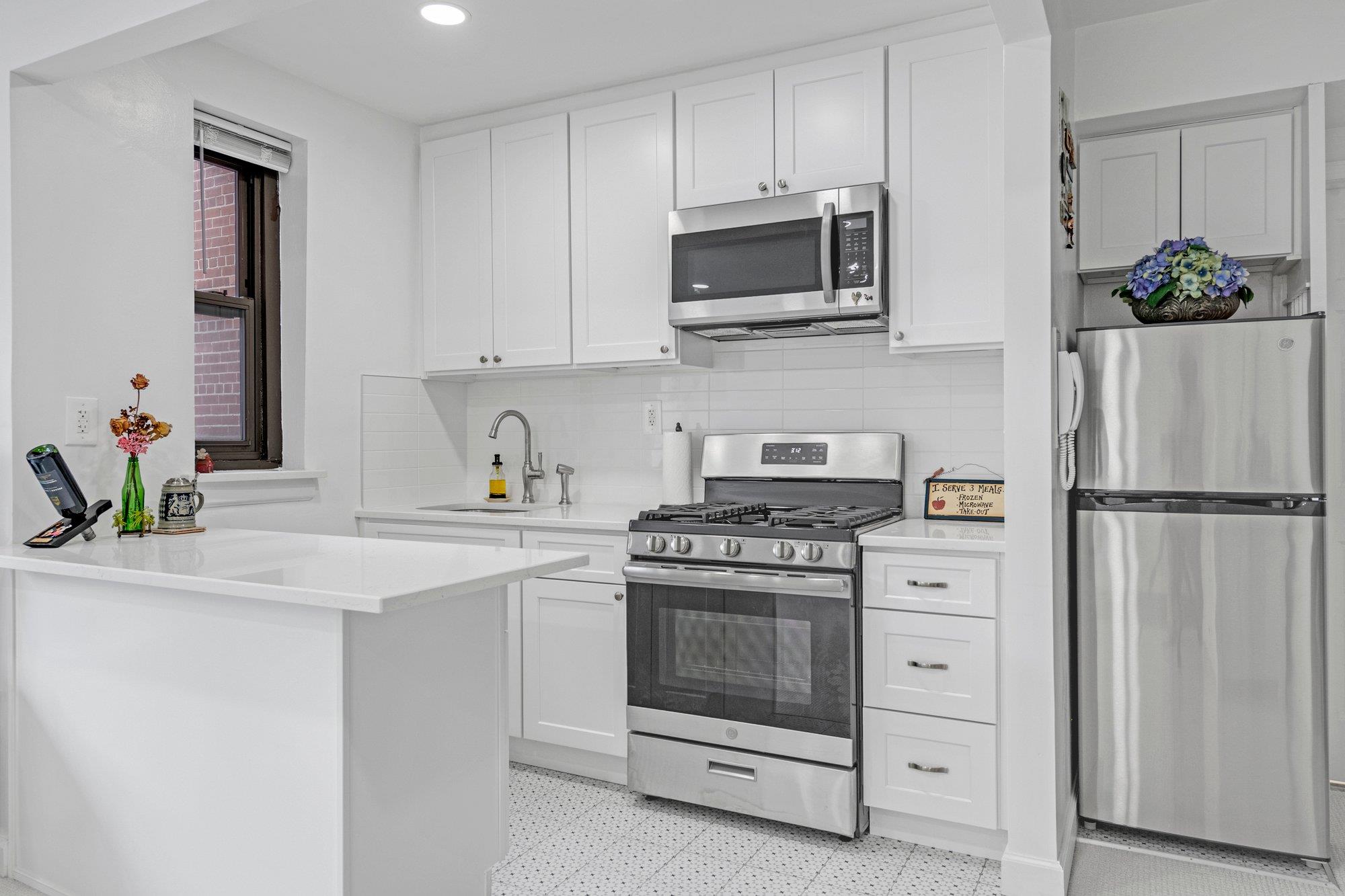 15 Hillpark Avenue 2-O