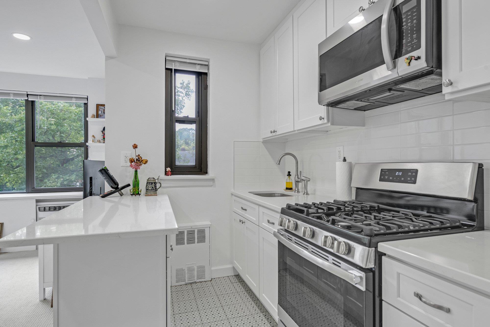 15 Hillpark Avenue 2-O