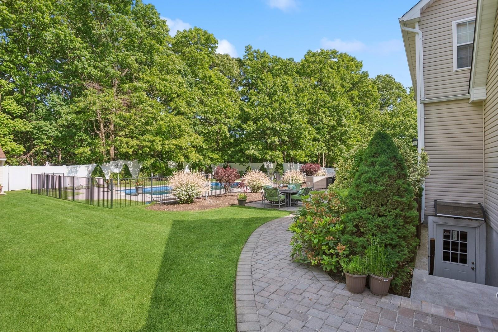 55 Jackson Avenue, Sound Beach, New York image 9