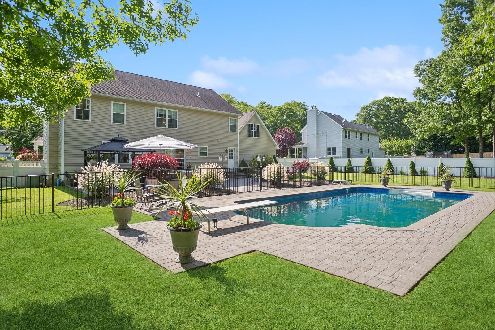 55 Jackson Avenue, Sound Beach, New York image 16