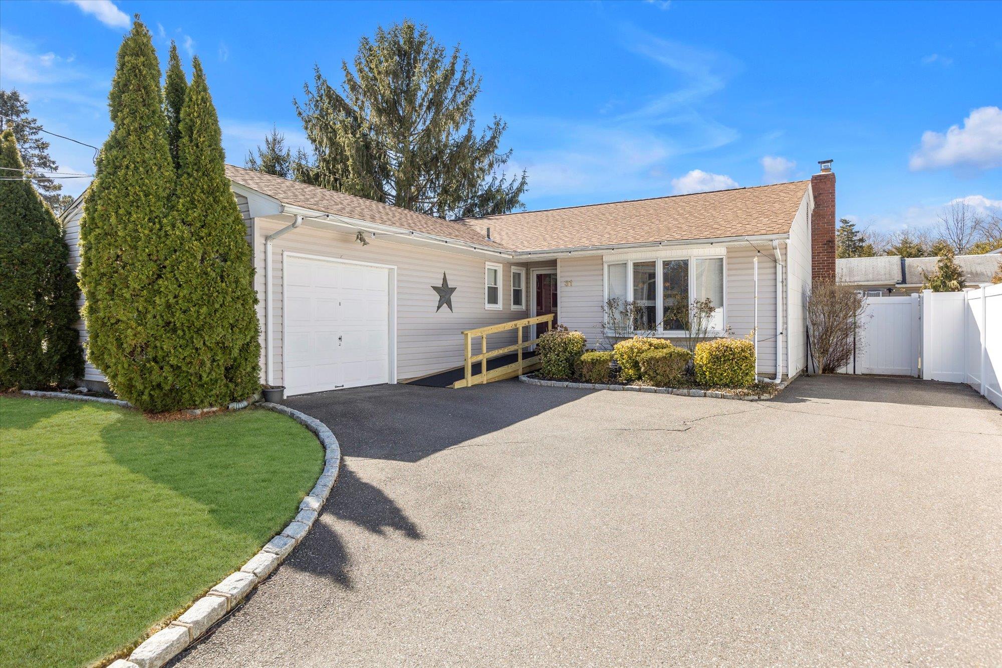 31 Birch Avenue, Huntington, New York image 1