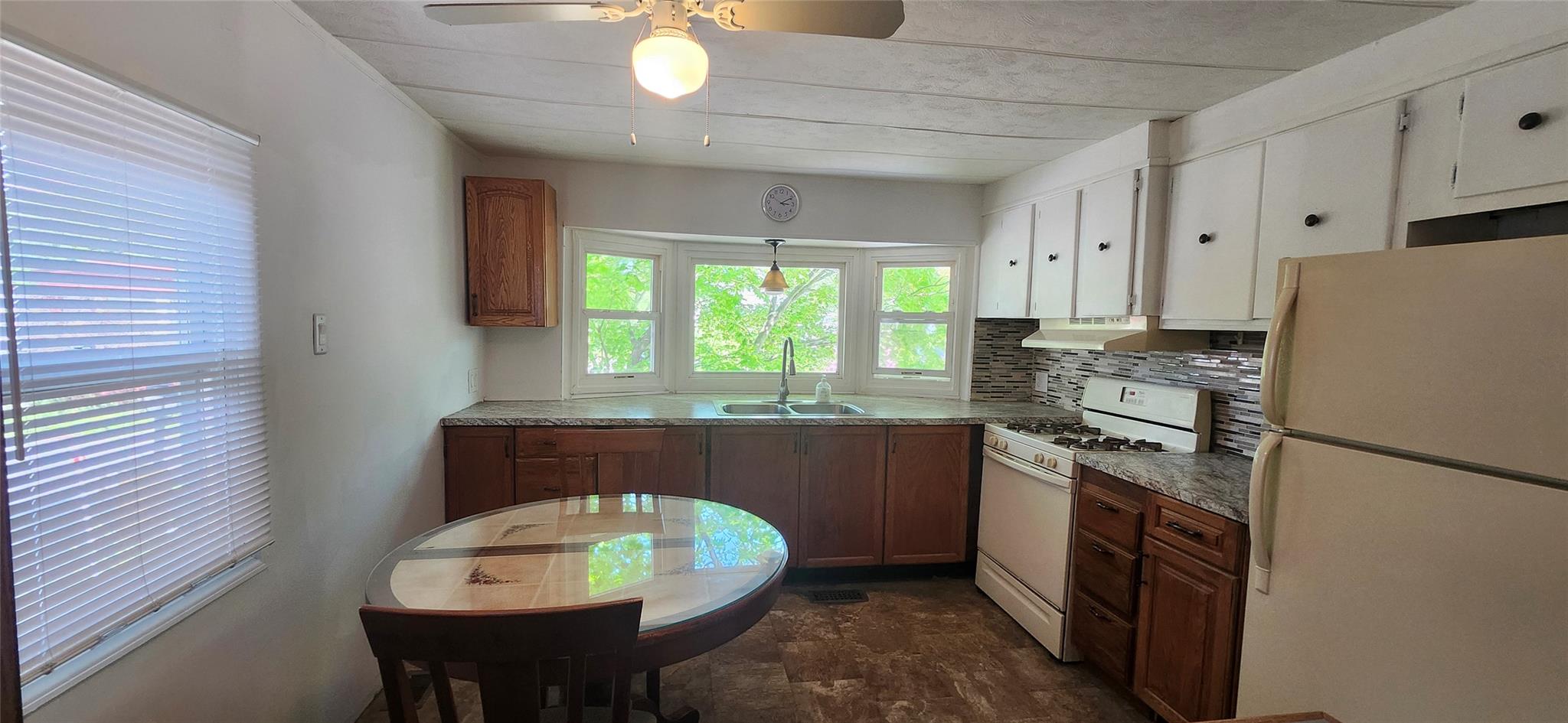 46 Valley Forge Drive, Bohemia, New York image 4