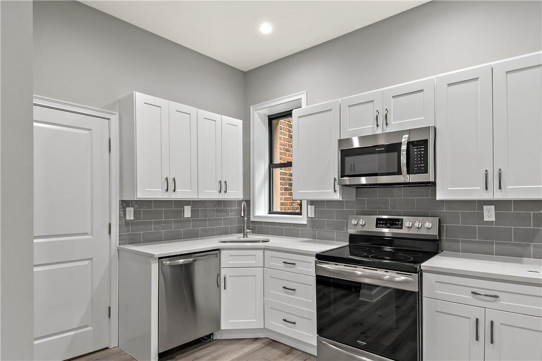 Leroy Avenue 2, Valhalla, New York - 3 Bedrooms  
2 Bathrooms  
6 Rooms - 