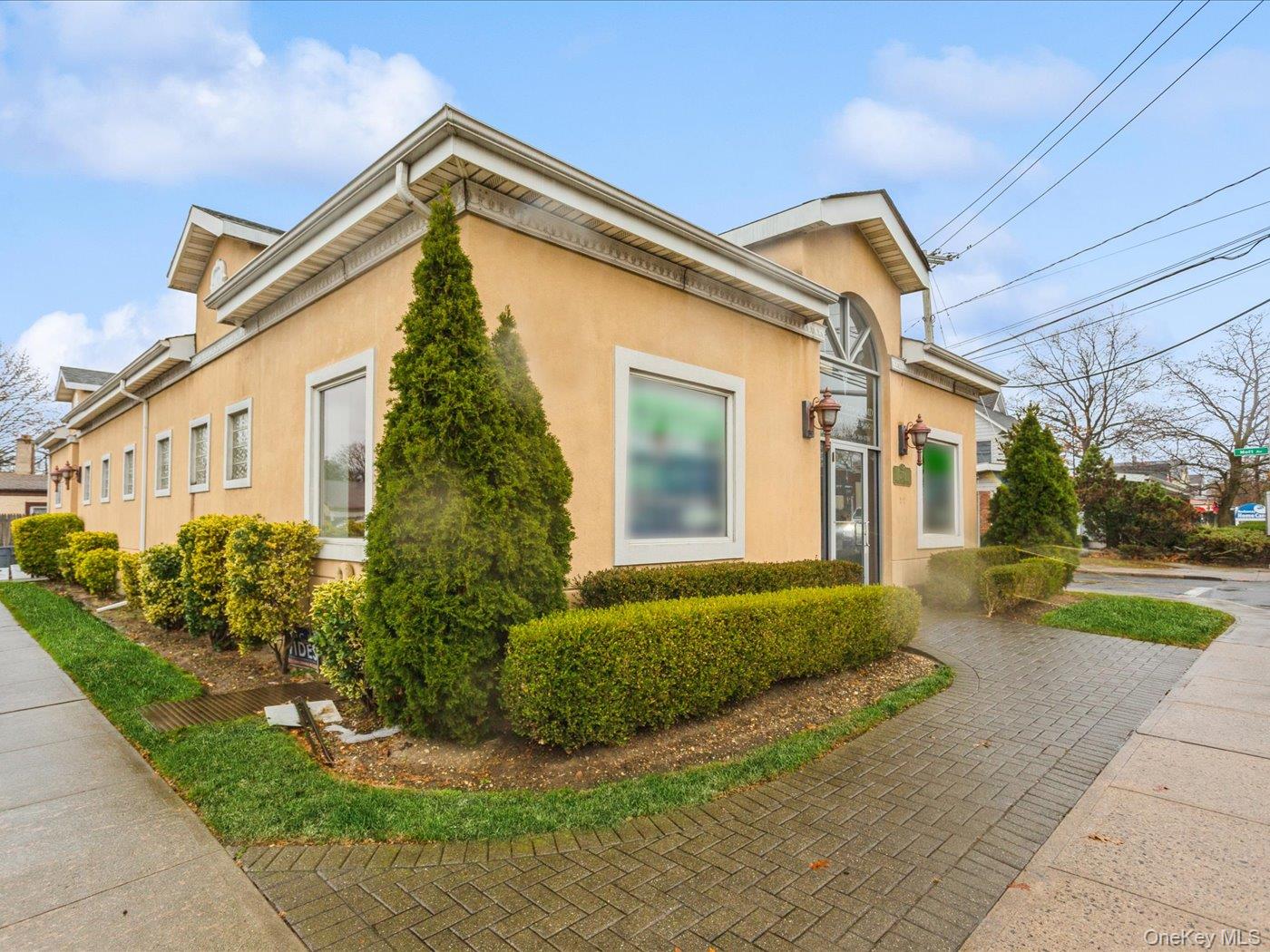 270 Doughty Boulevard