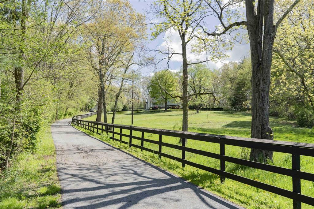 11 Larchmont Drive, Hopewell Junction, New York image 2