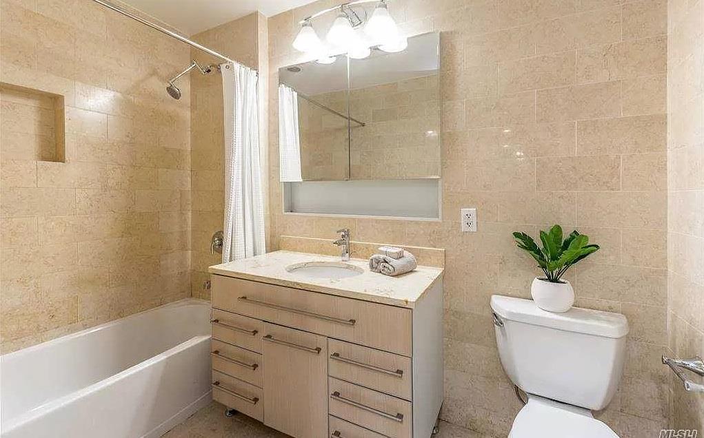 143-20 Hoover Avenue #605, Briarwood, New York image 6