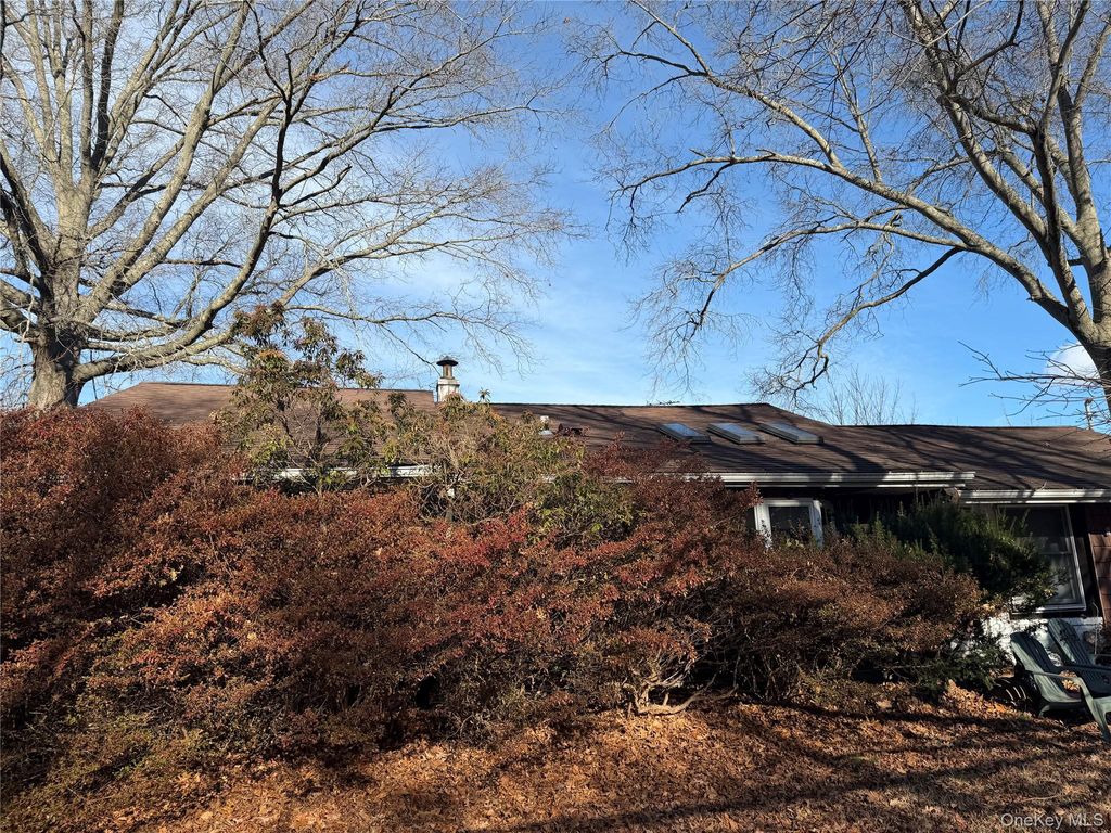 Photo of 201 Frost Pond Road, Glen Cove, NY 11542 (MLS # 941586)