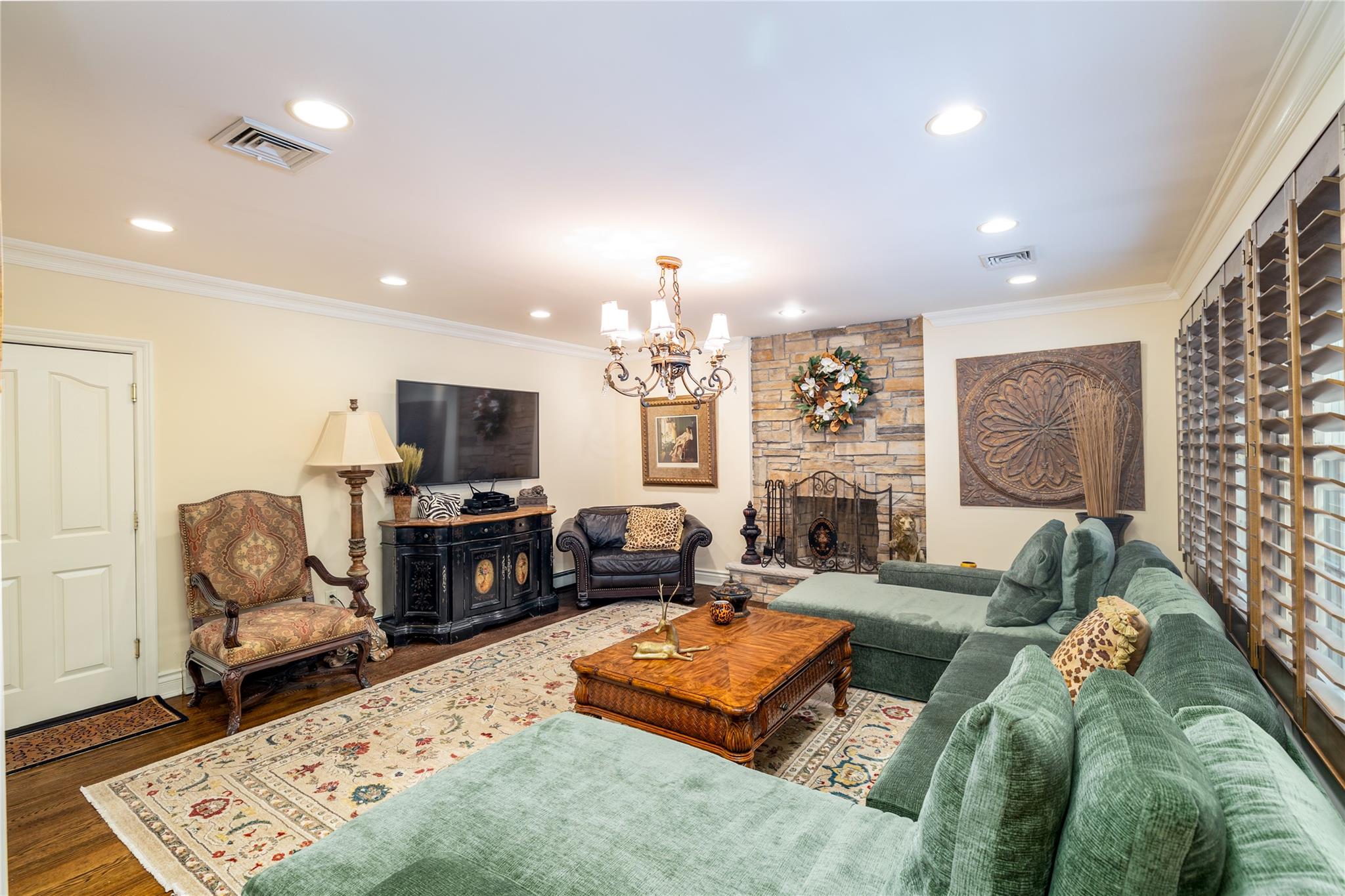 559 Hempstead Avenue, Rockville Centre, New York image 10