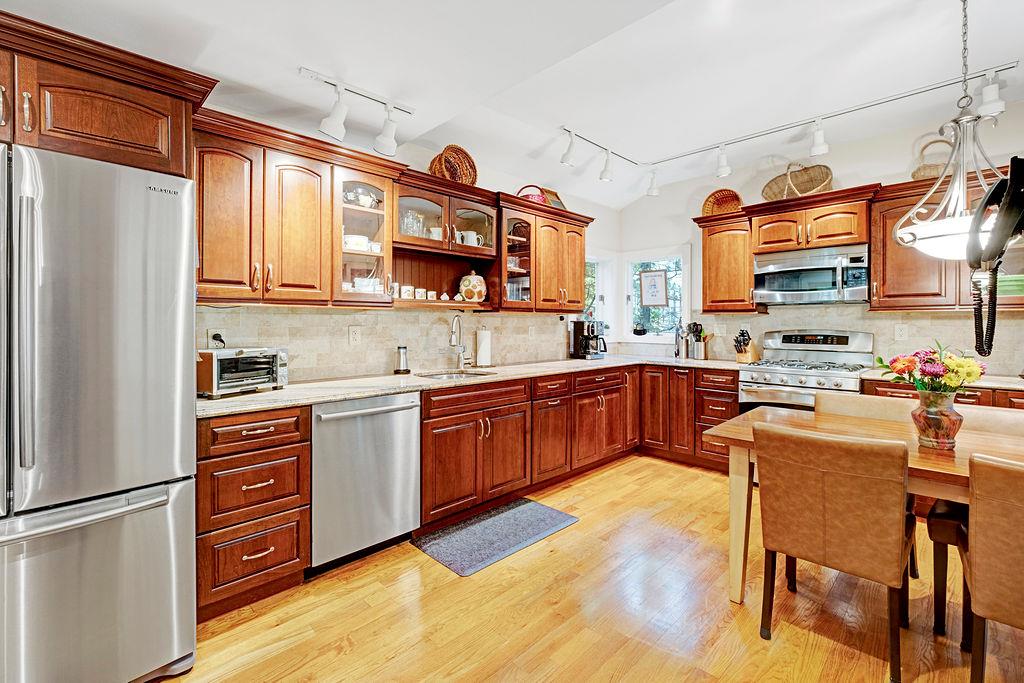 28 Rose Ave Ave, Great Neck, New York image 6
